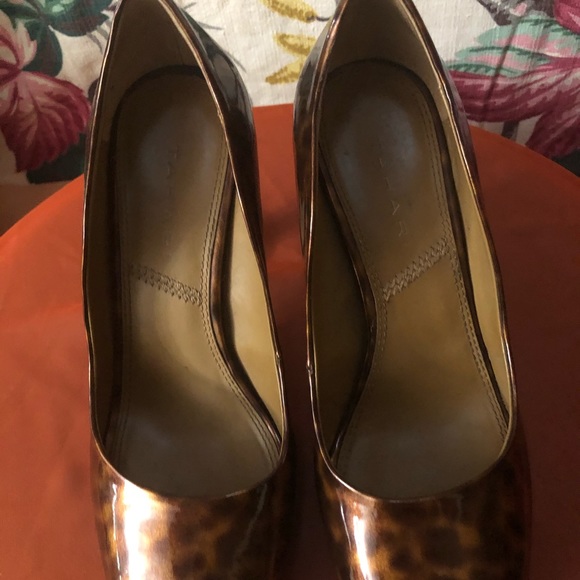 Gorgeous Tahari heels - Picture 2 of 4